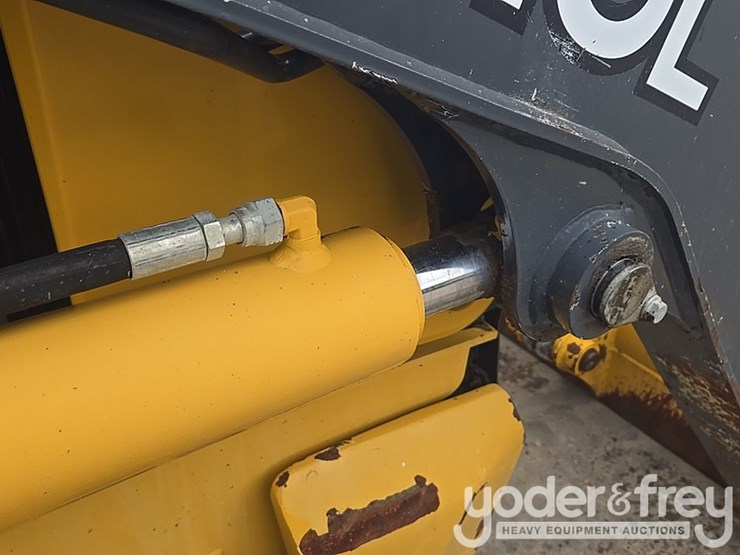 2018-deere-310l-image-37