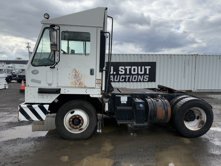 2010-kalmar-ottawa-yard-spotter-truck-image-7