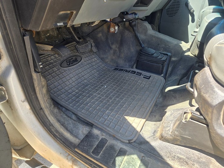 2011-ford-f350-image-33