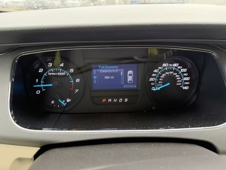 2014-ford-taurus-sedan-image-25