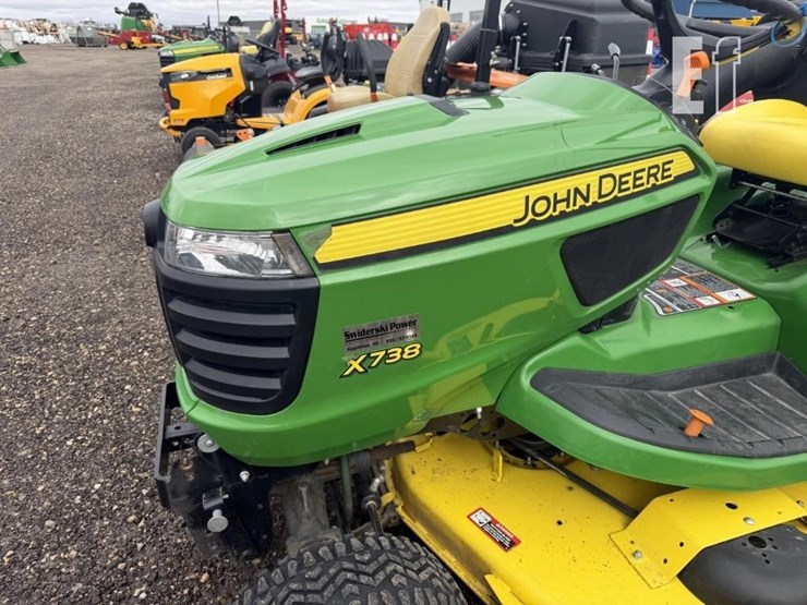 2017-john-deere-x738-image-6