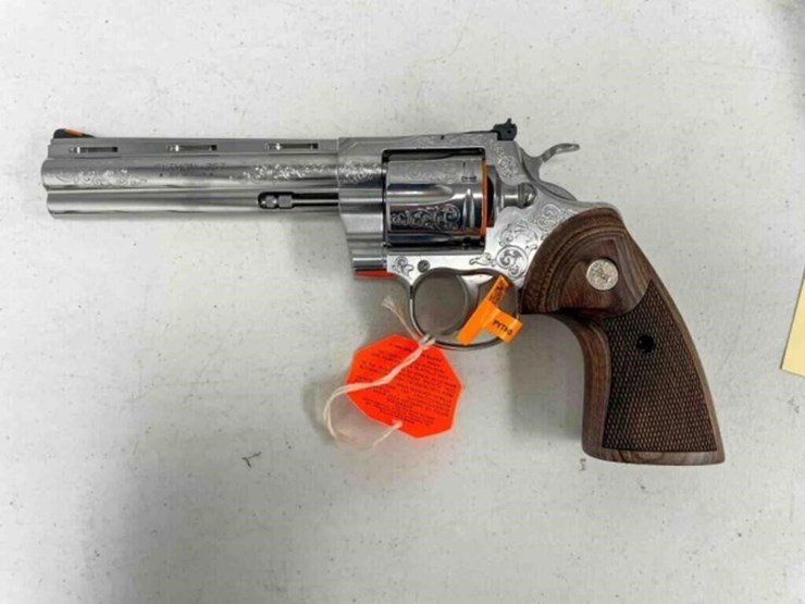 colt-revolver-image-13