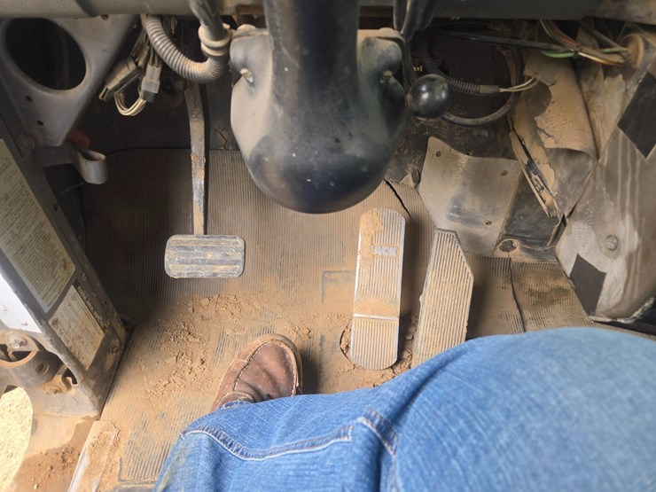 2001-mack-rd690s-image-83