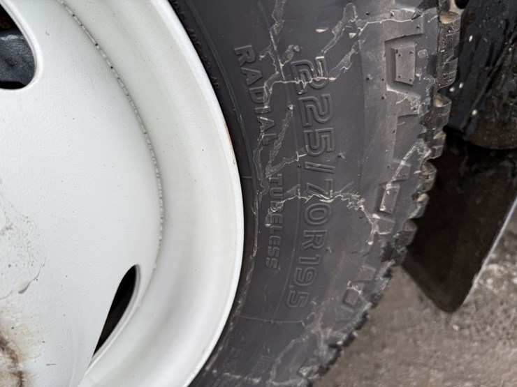 2013-ford-f550-sd-image-16