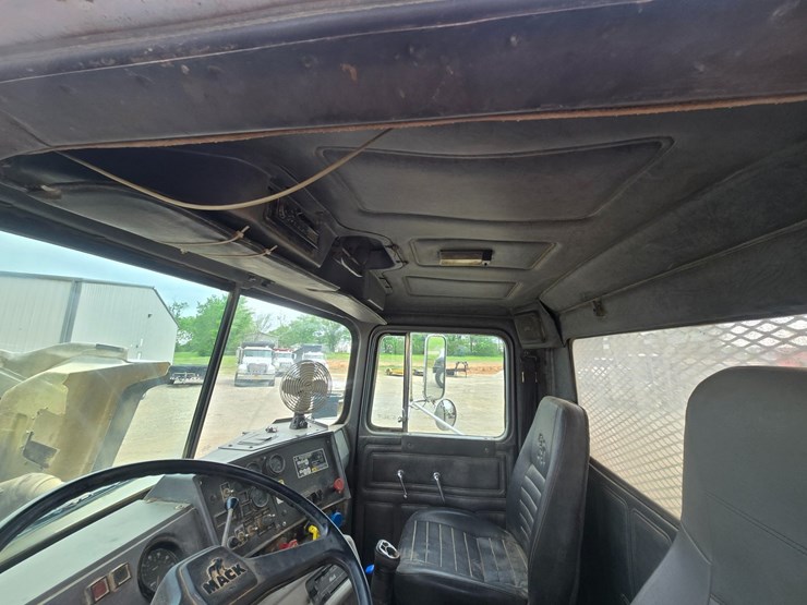 1996-mack-rd690s-image-61