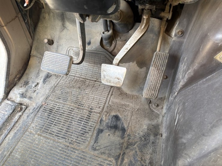 1985-international-4700-image-31