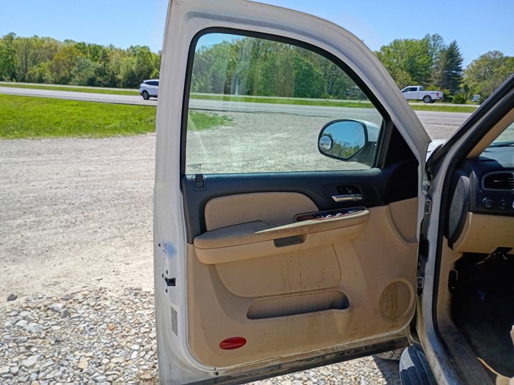 2008-chevrolet-tahoe-image-29