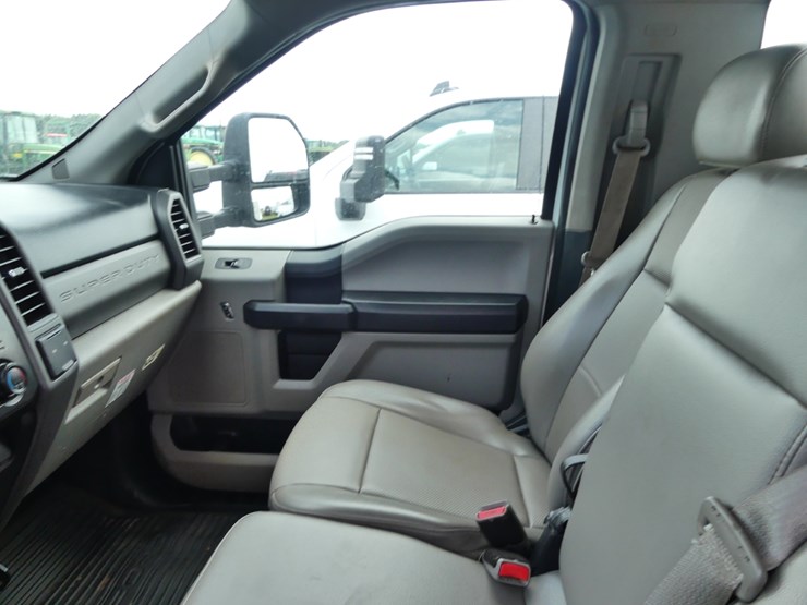 2017-ford-f550-xl-image-10