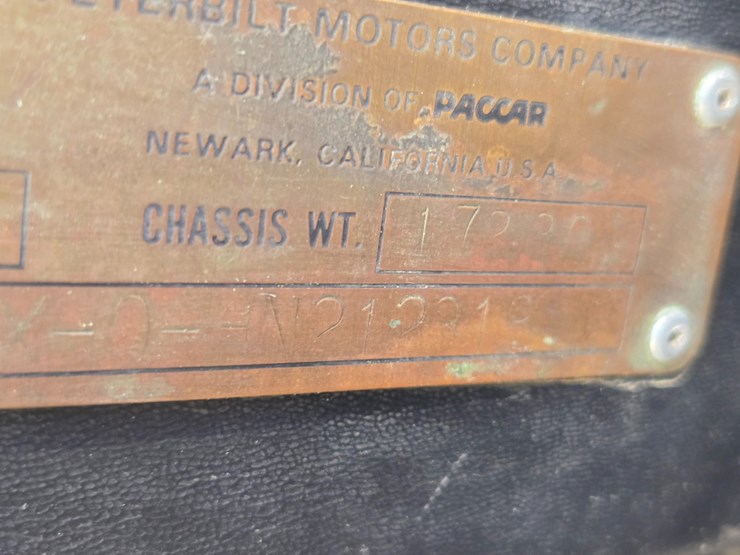 1987-peterbilt-379-image-74