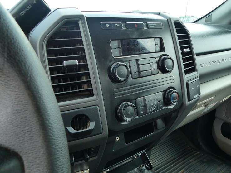 2017-ford-f550-xl-image-12