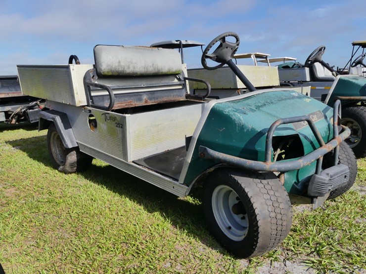 club-car-carryall-252-image-2