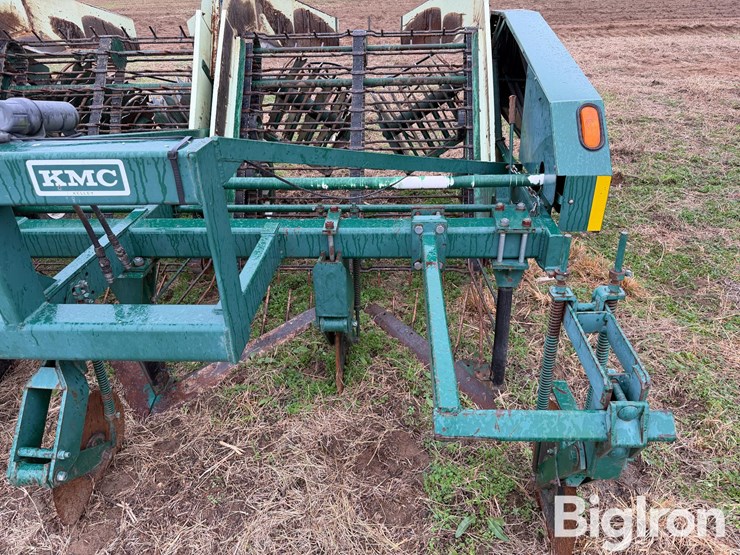 2012-kmc-6-30-peanut-digger-image-12