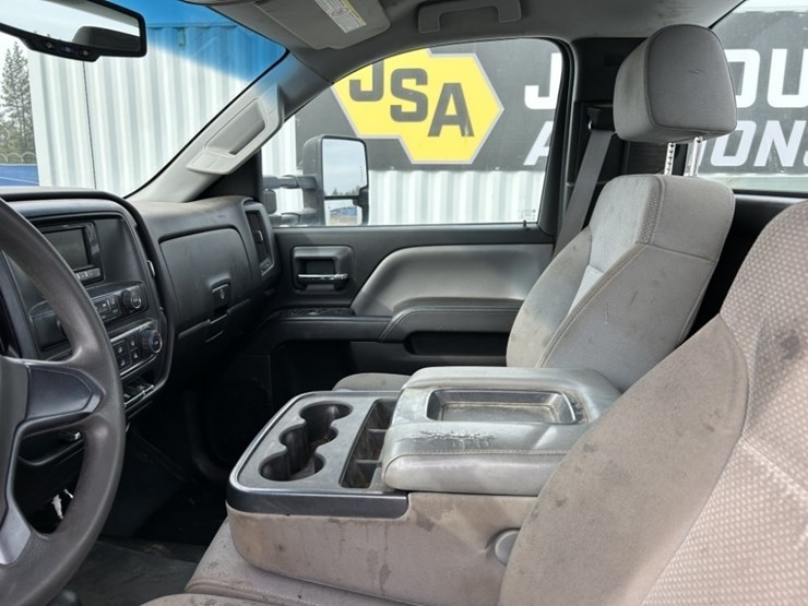 2015-chevrolet-silverado-3500-image-15