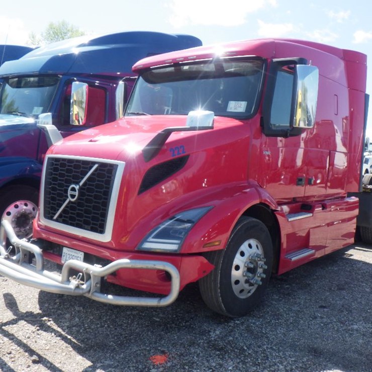 2022 VOLVO VNR660