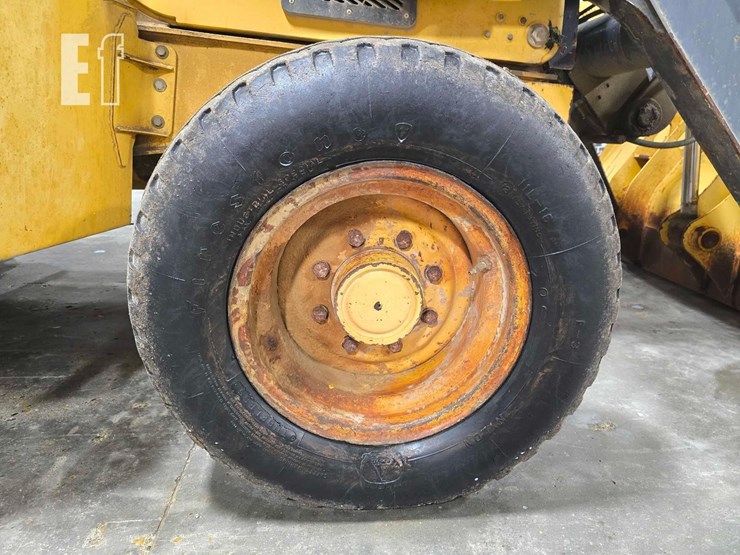 2011-deere-310j-image-30