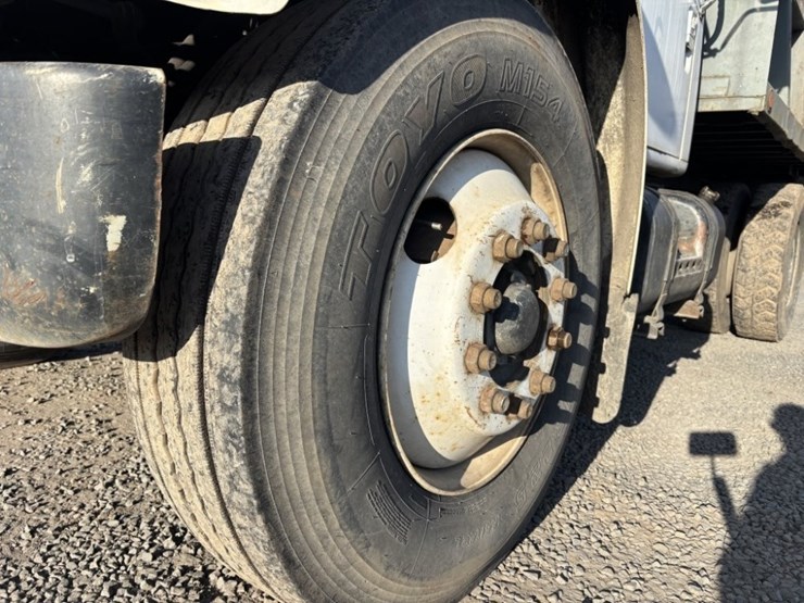 1985-international-4700-image-13