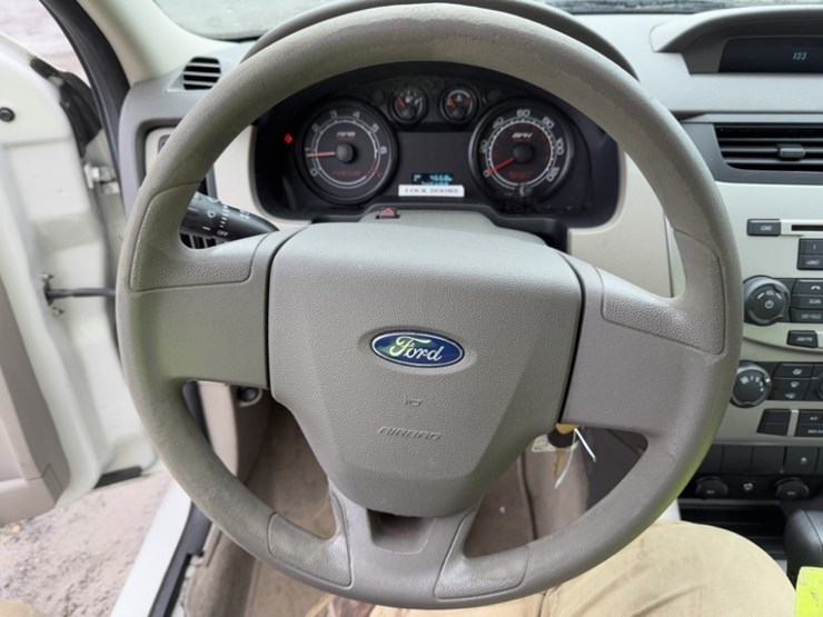 2009-ford-focus-sedan-image-27