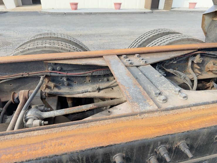 2015-caterpillar-ct660-image-23