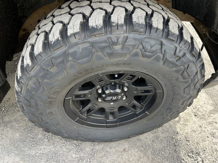 2003-chevrolet-tahoe-image-13