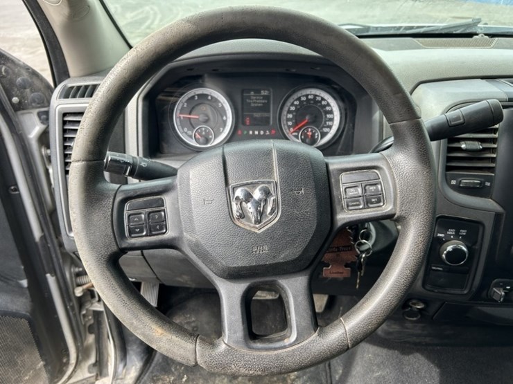 2013-dodge-1500-image-18