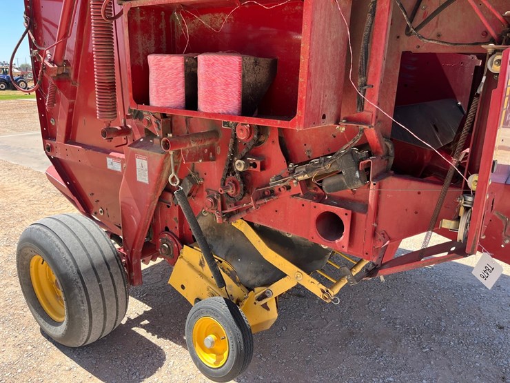 2007-new-holland-br7090-image-9