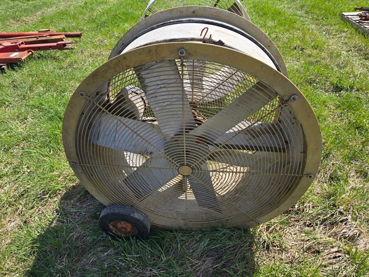 #586-•-barn-fan-image-4