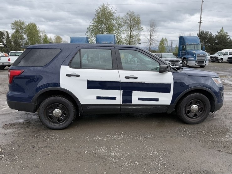 2017-ford-explorer-image-3