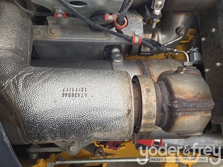 2018-deere-310l-image-63