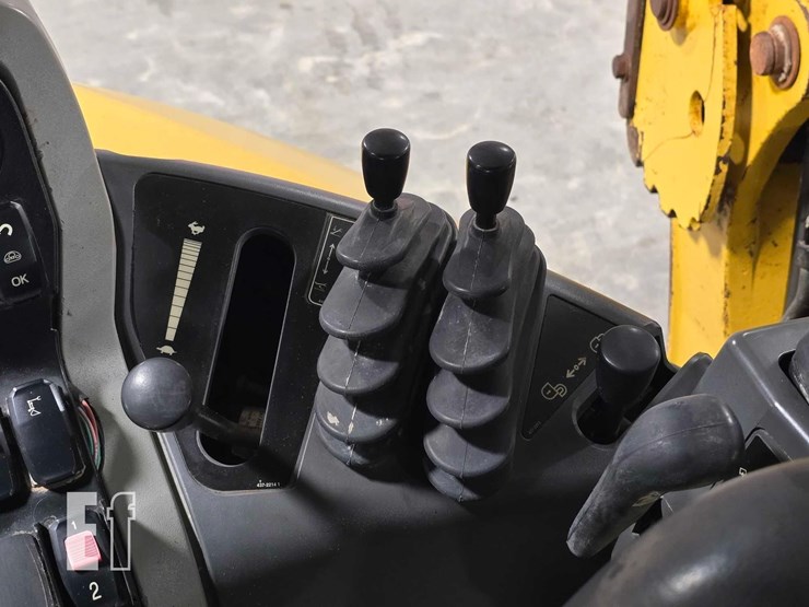 2016-caterpillar-415f2-image-27