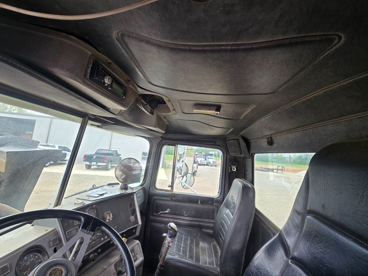 2001-mack-rd688s-image-71
