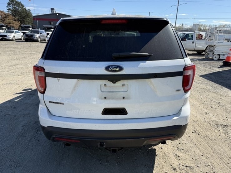 2017-ford-explorer-image-5