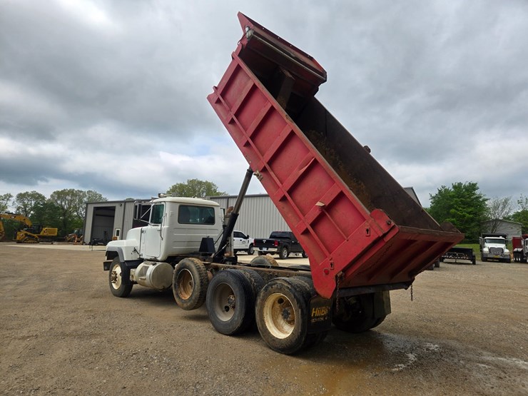 2001-mack-rd688s-image-29