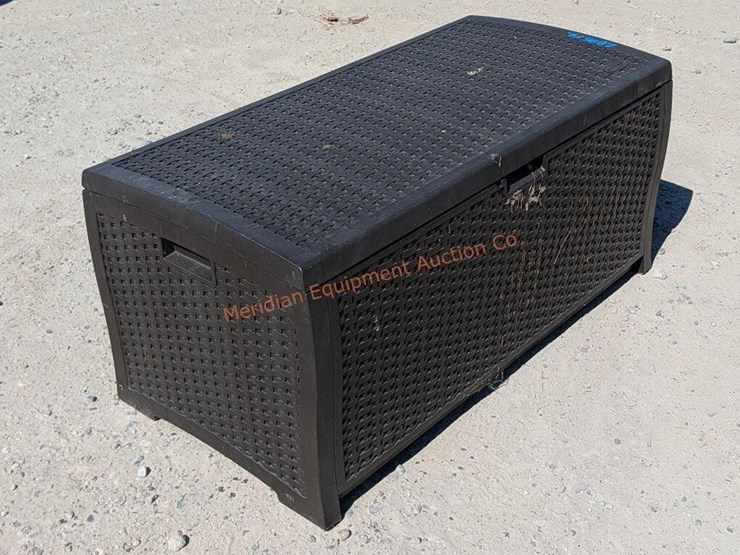 outdoor-storage-chest-w/-items---see-below-image-2