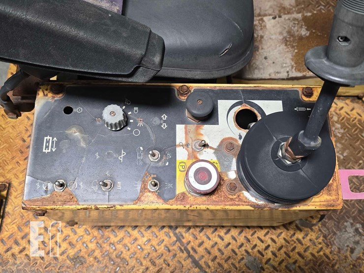 2001-caterpillar-cb-634c-image-22