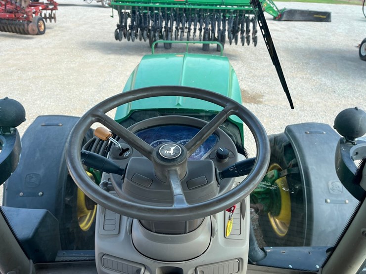 2014-john-deere-6125r-image-23