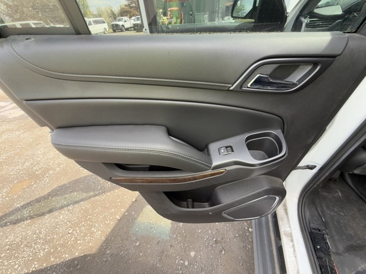 2016-chevrolet-tahoe-image-23