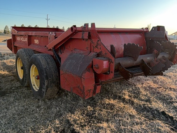 new-holland-195-image-15