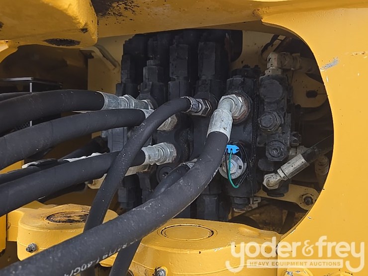 2018-deere-310l-image-53