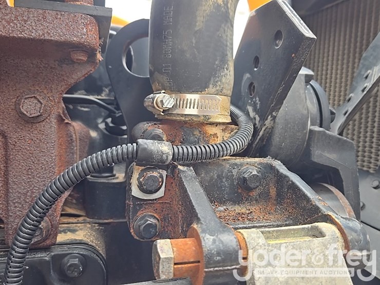 2004-case-580m-image-53