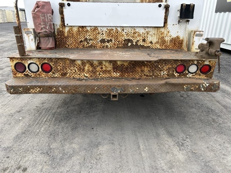 2017-peterbilt-337-image-29