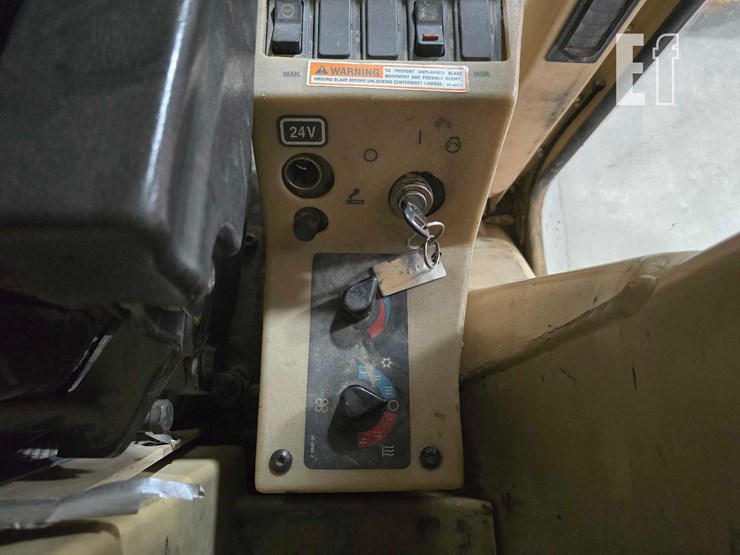 2001-caterpillar-140h-vhp-image-14