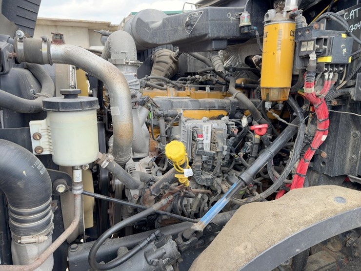 2015-caterpillar-ct660-image-8