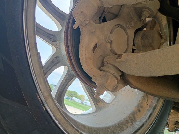 2005-chevrolet-suburban-image-84