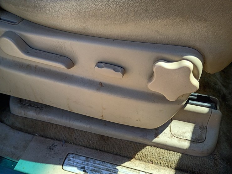 2008-chevrolet-tahoe-image-38