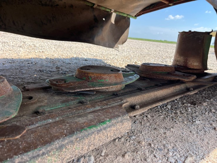 2020-john-deere-r310-image-11