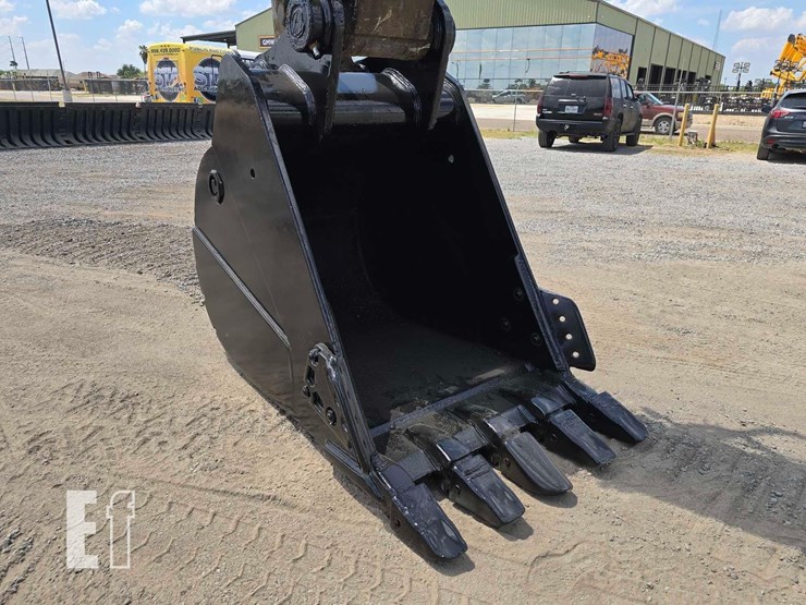 2018-deere-250g-lc-image-10