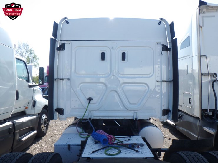 2019-freightliner-cascadia-125-image-11