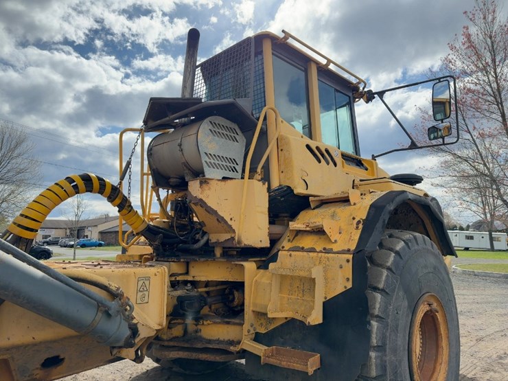 2003-volvo-a40d-image-32