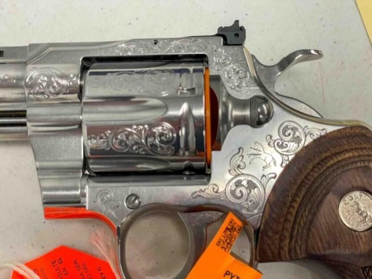 colt-revolver-image-17