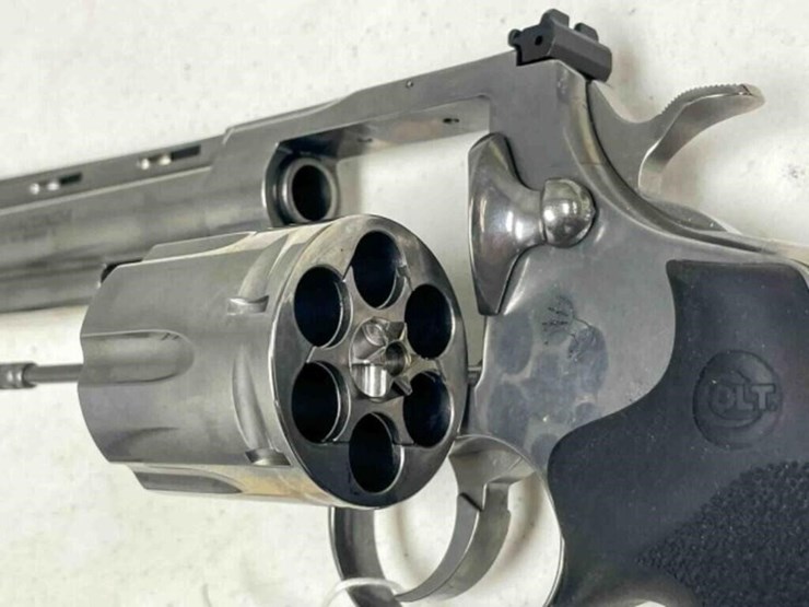 colt-revolver-image-10